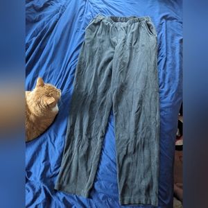 Lands End stretchy corduroy pants with pockets